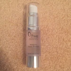 ❤️ Me Makeover Essentials Mineral Face Primer